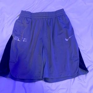 DRI-FIT NIKE SHORTS SIZE MENS MEDIUM